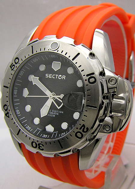 セクター 600 アナデジ ダイバー チタン 腕時計 - 時計